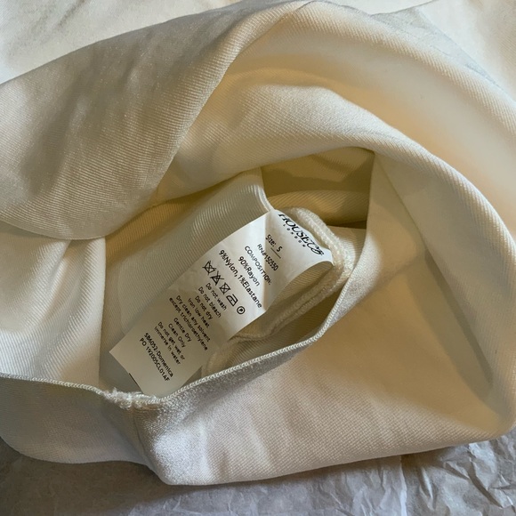 HOUSE OF CB 'Domenica' White Sweetheart Neckline Bandage Dress - Picture 14 of 16